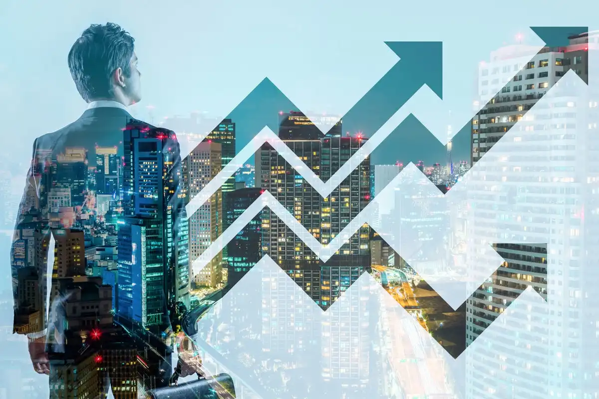 career-growth_leadership_leader_executive_businessman-with-briefcase_city-scape_arrows-100777438-orig-3